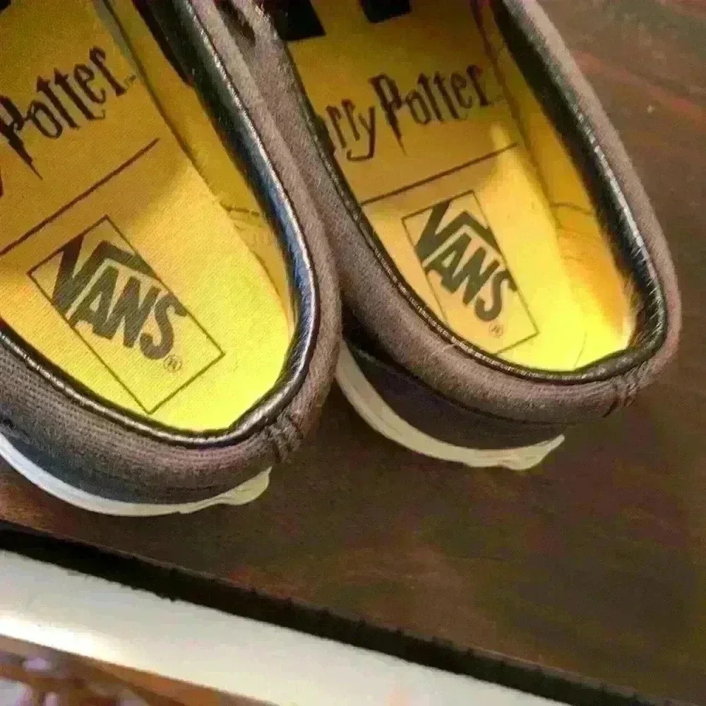 Harry Potter Hufflepuff Vans - Picture 8 of 12